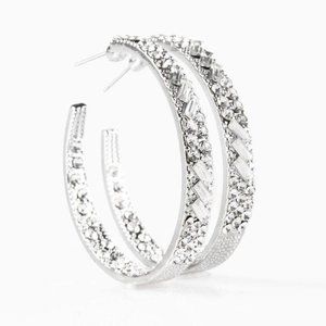 PAPARAZZI |  "GLITZY BY ASSOCIATION" WHITE EARRINGS